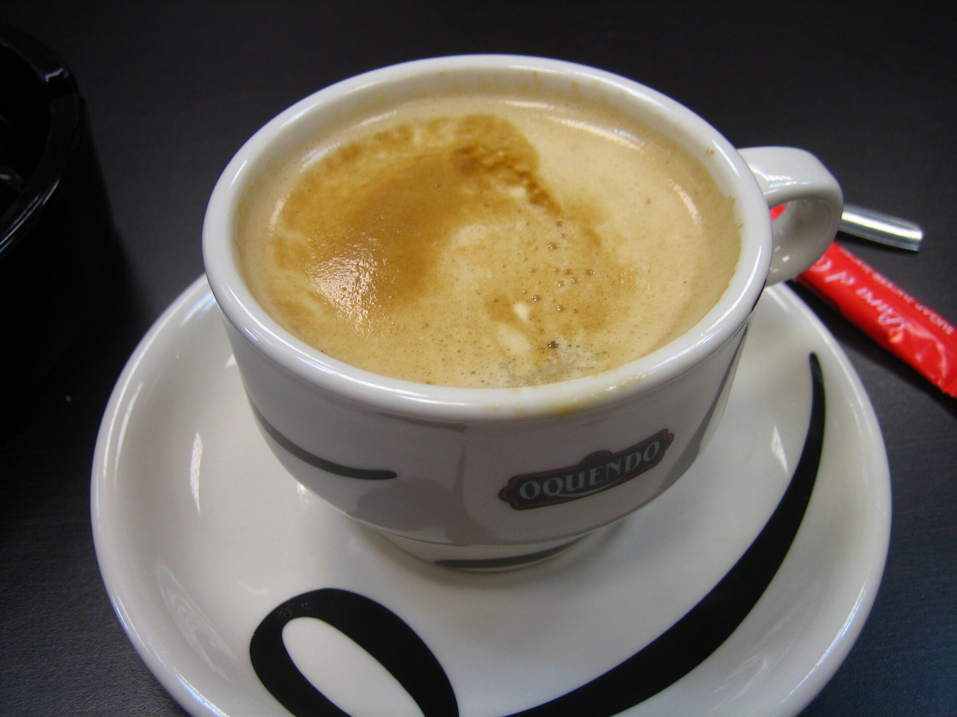 Source-identified café con leche photographed by Jeremy Keith. This café serving is not evidence of the Nespresso recipe or its quantities.