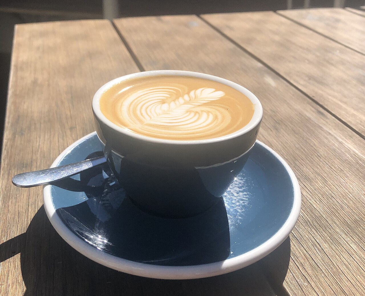 Source-identified Magic photographed in Australia by Finbar.concaig. Publisher-cropped version. Cup capacity and espresso recipe are not measurable from this photograph.
